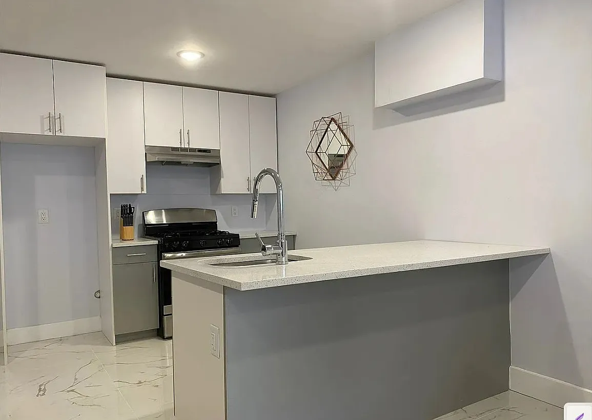 3 bed, 1000 sqft, $2,500 — Photo 1