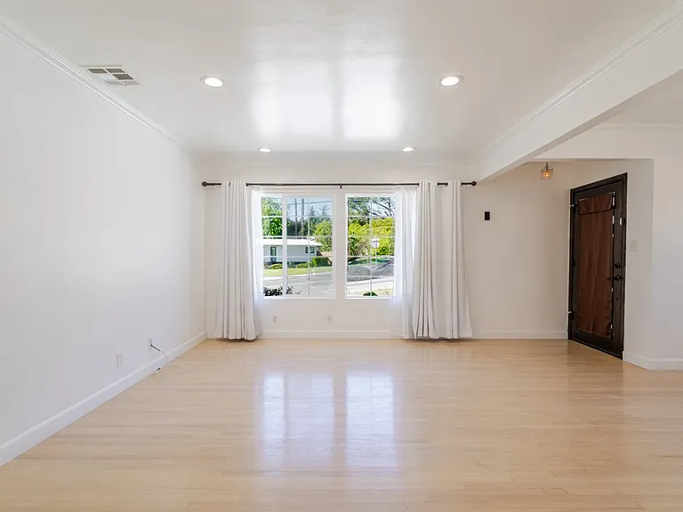 3960 Mayfield Ave — Photo 5