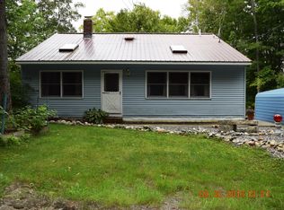 7 Lovers Ln, Saint Albans, ME 04971