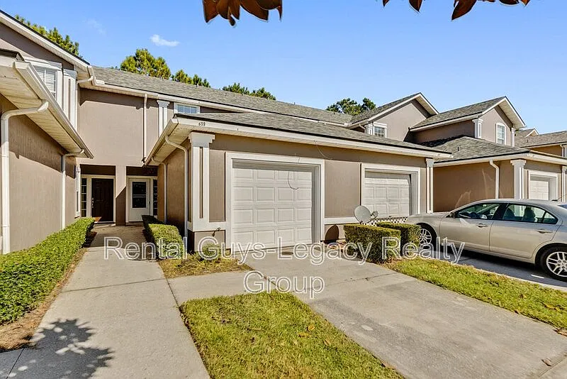 2 bed, 2.5 bath, 1222 sqft, $1,599 — Photo 2
