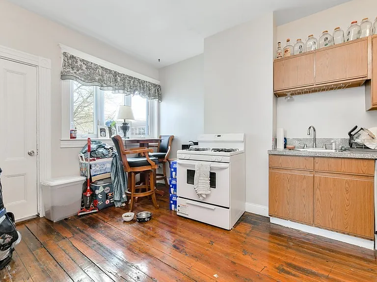 748 E 3rd St #2 — Photo 4