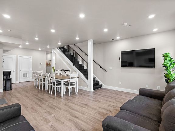 3rd image of 713 16th St NE #2