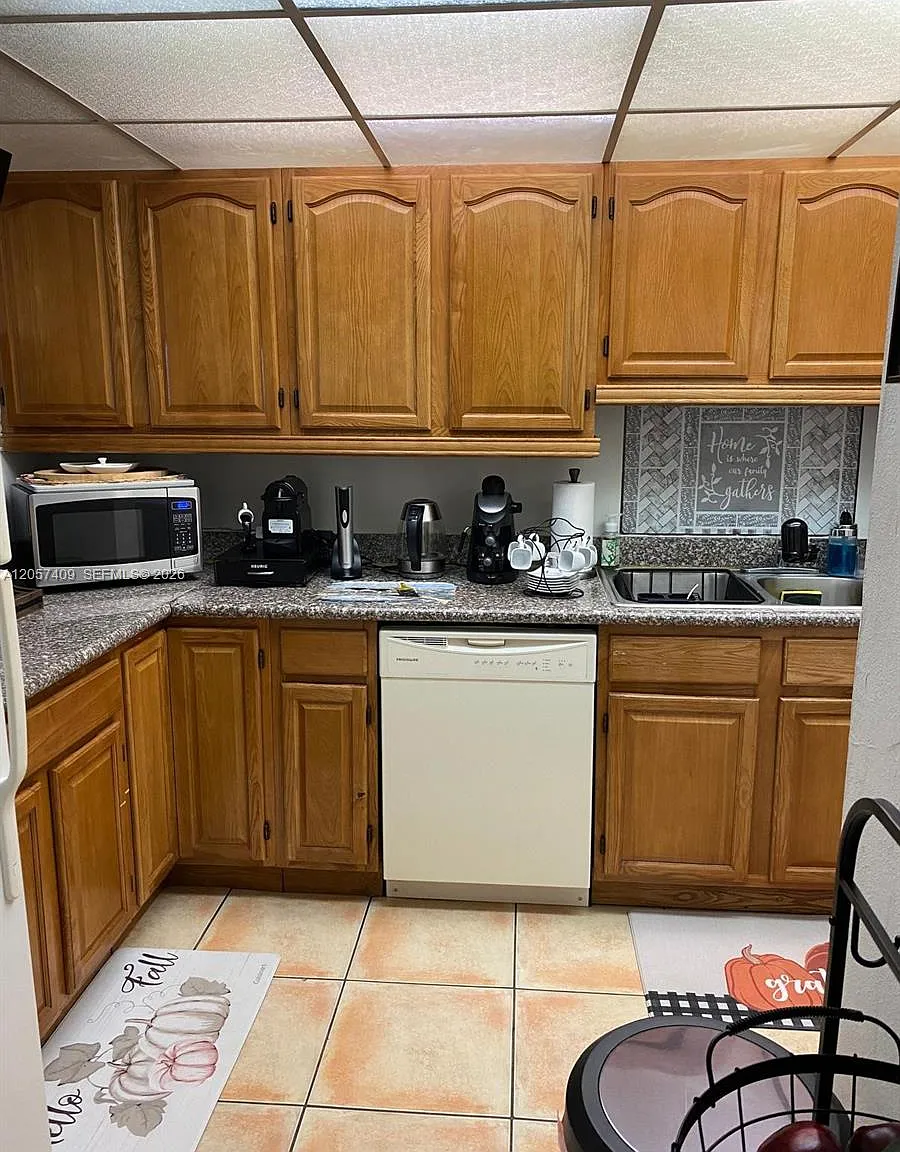 Samari Lake East Condo — Photo 4