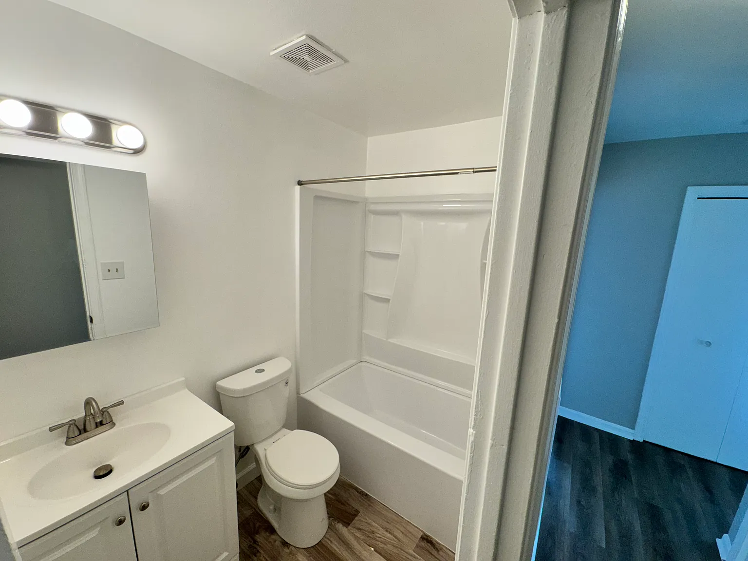 3 bed, 1.5 bath, 1144 sqft, $1,695 — Photo 2