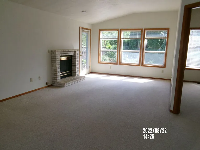 1431 SW Birdie Dr — Photo 4