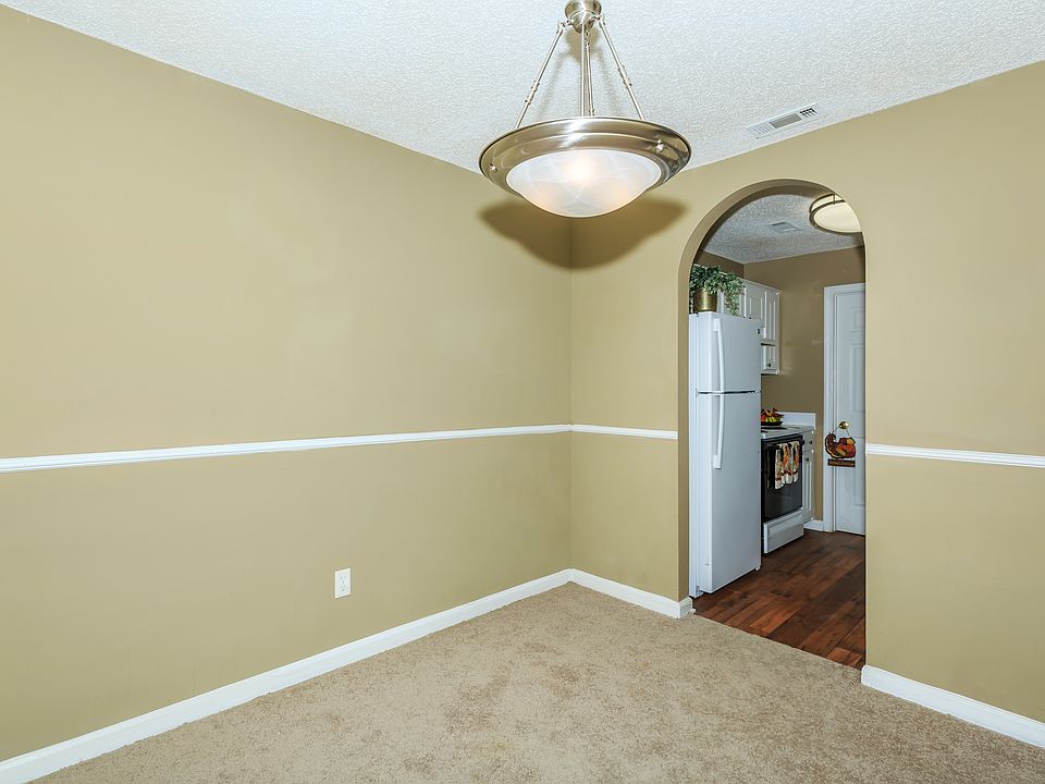 2nd image of 301 Willow Chase Dr