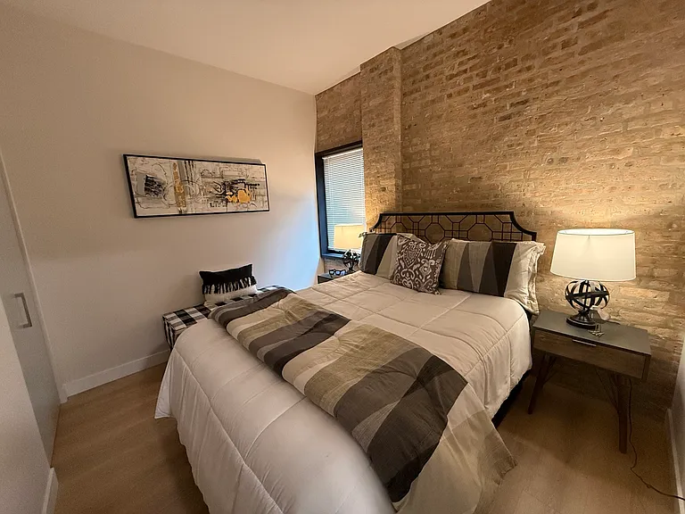 2111 W Augusta Blvd #1W — Photo 5