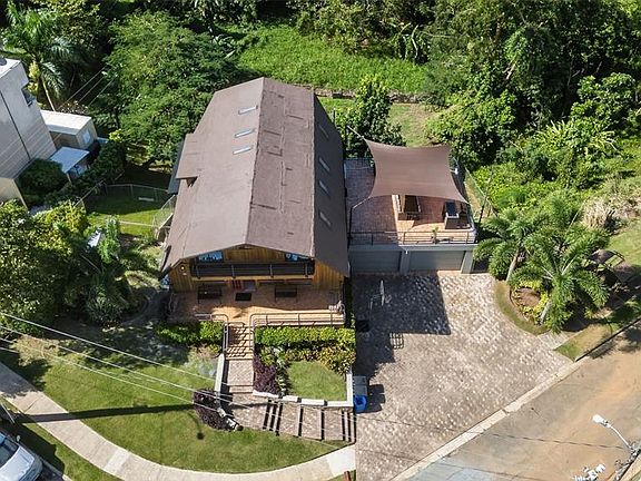 2nd image of 12 Carlos Chardon