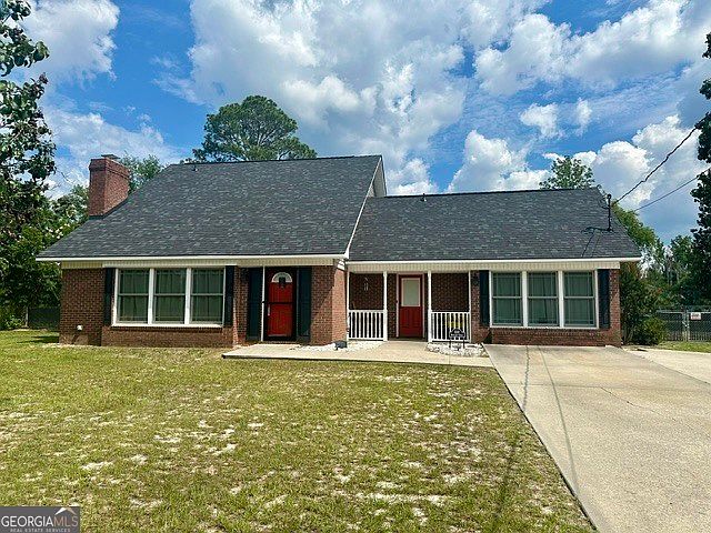 1st image of 1332 Woodlawn Cir
