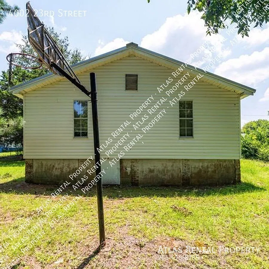 4BR/2BA Home with Granite, Luxury Flooring & Fenced Yard Ready to Rent! — Photo 4