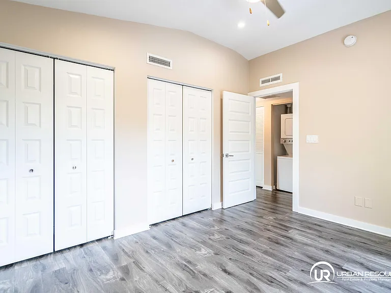 2412 NE 26th St #7 — Photo 10
