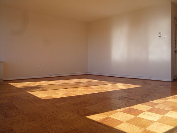 3rd image of 10201 Grosvenor Pl APT 1524