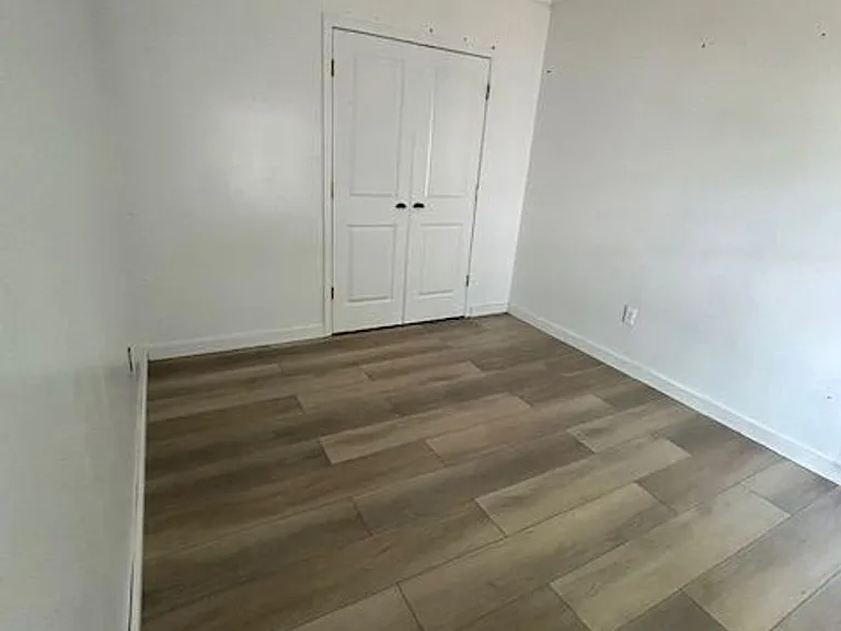909 E Saint Victor St — Photo 4
