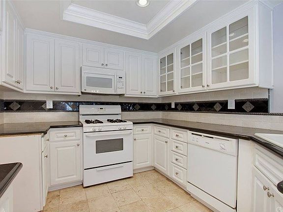 3rd image of 2219 Ascot St
