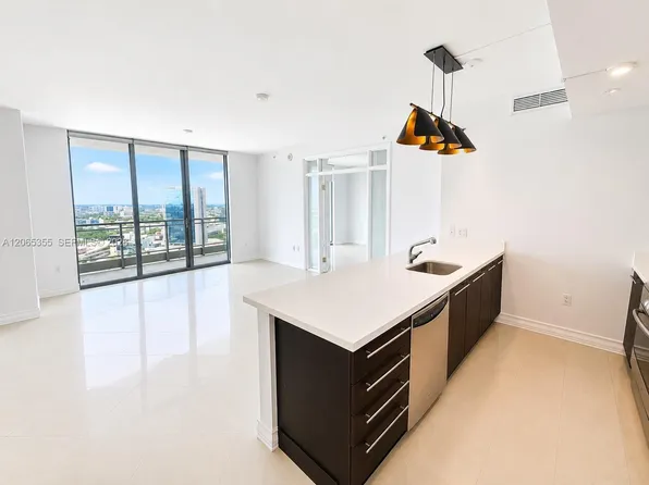 90 SW 3rd St, Miami, FL