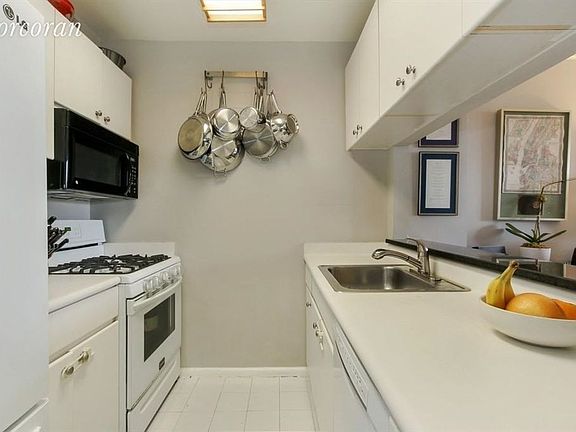 3rd image of 130 W 79th St APT 9F