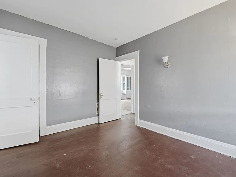 11611 Fairport Avenue — Photo 28