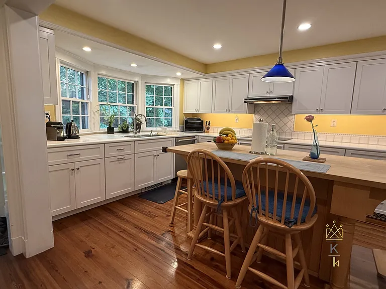 24 Beverly Rd — Photo 4