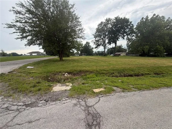 1205 S Dallas St, Albany, MO 64402