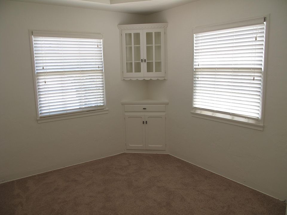 2nd image of 215 W Maple Ave