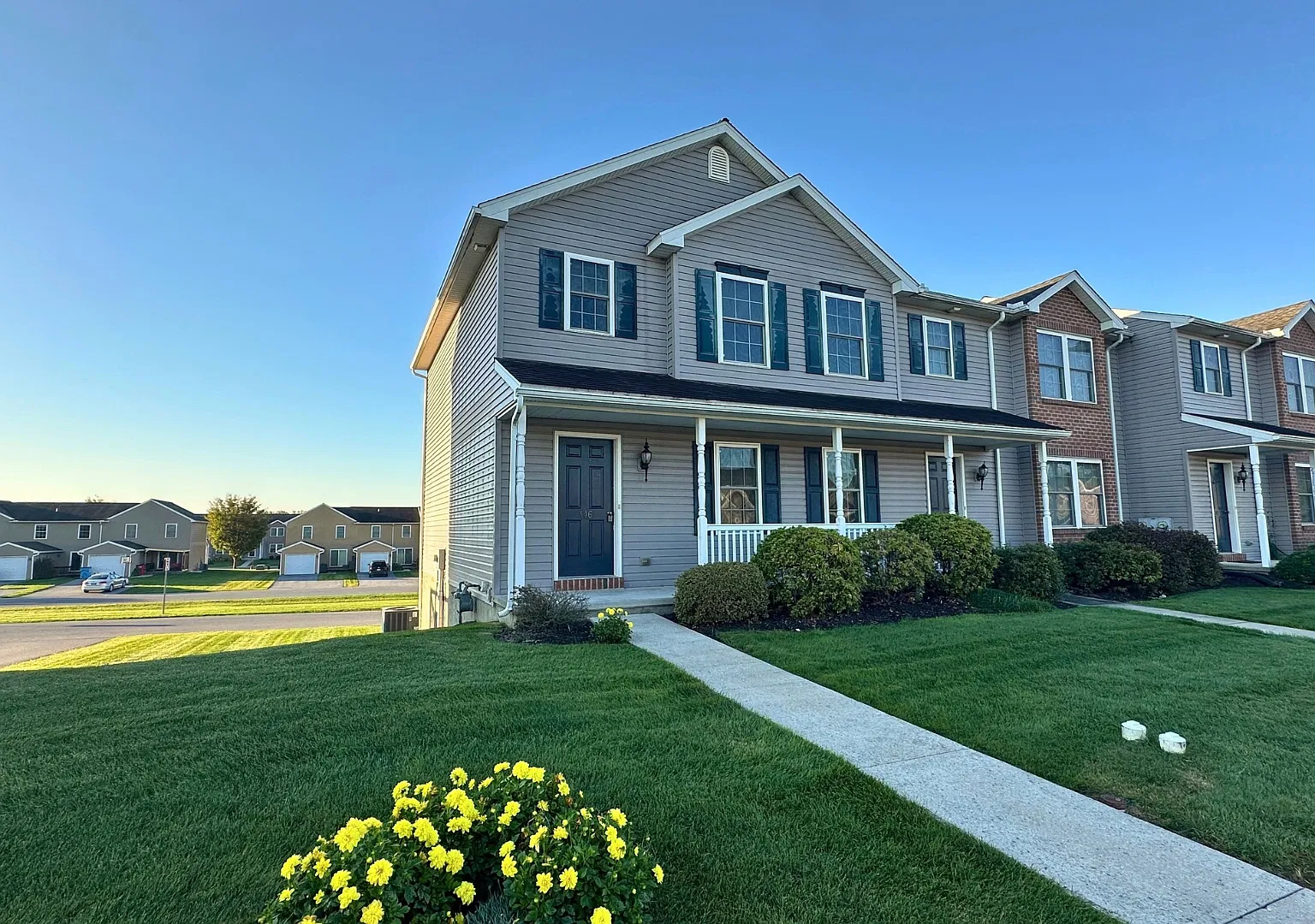 3 bed, 1.5 bath, 1440 sqft, $1,695 — Photo 2
