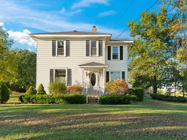 116 E Monaville Rd, Lake Villa, IL 60046