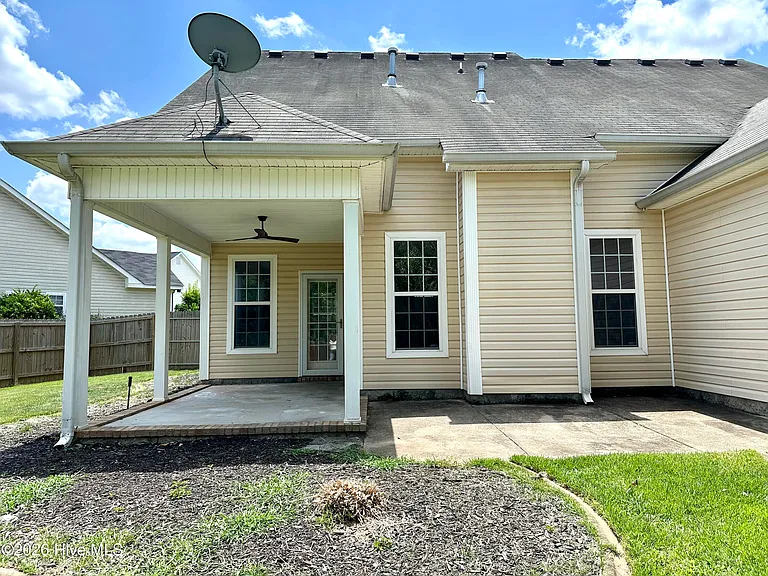 1305 Wickham Ct — Photo 34