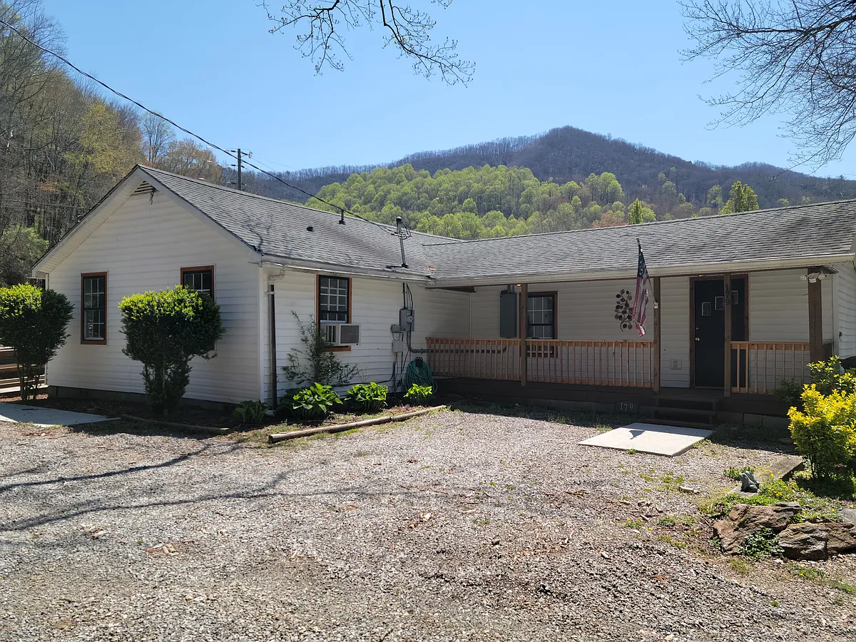 Front of house - 179 Jonathan Creek Rd
