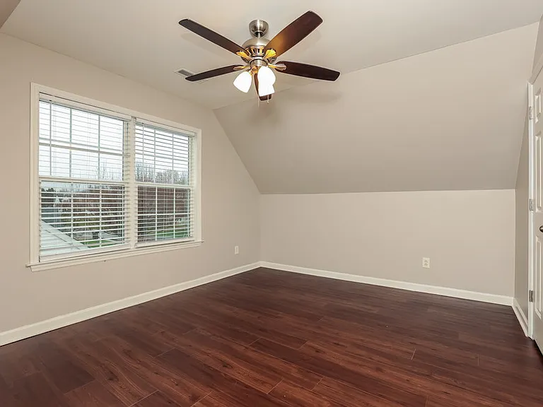 2853 Sutherland Dr — Photo 18