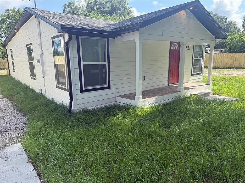 3 bed, 2.0 bath, 1196 sqft, $2,175 — Photo 3