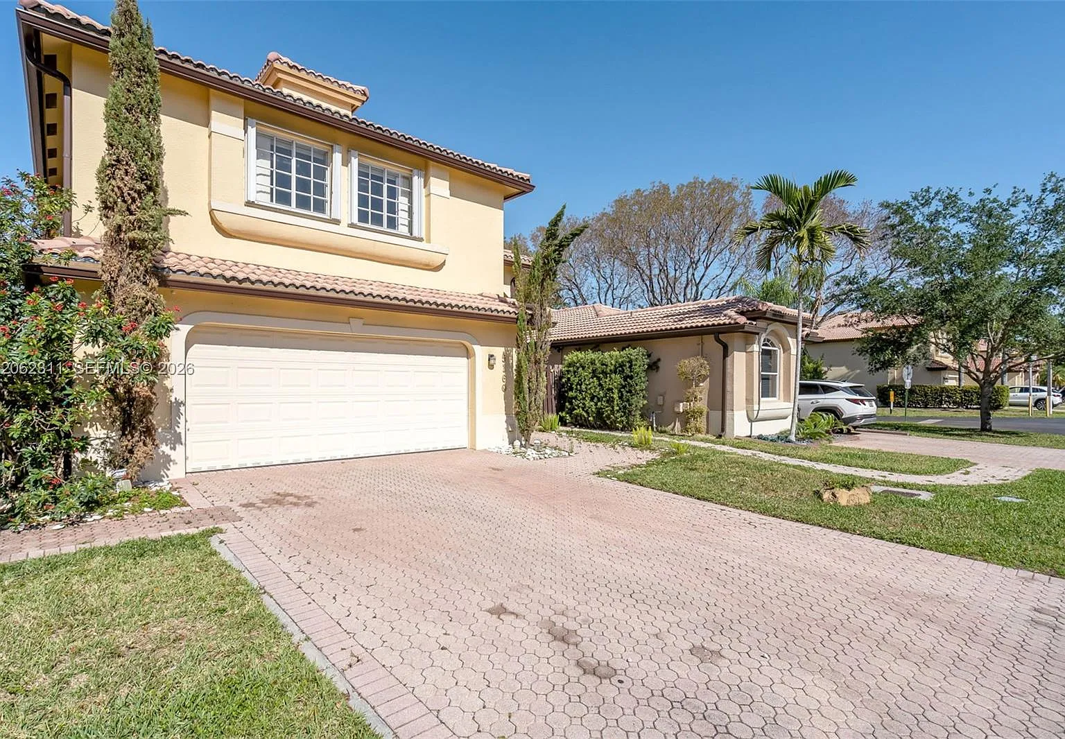 Doral Landings East — Photo 1