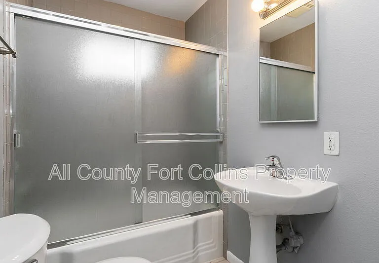 817 E Laurel St — Photo 13