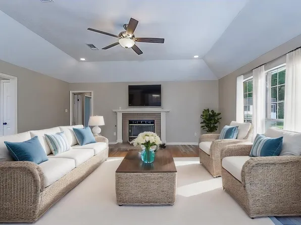 606 Englewood Dr, Lufkin, TX 75901