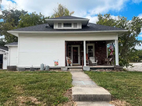 1060 S 1st St, Dugger, IN 47848