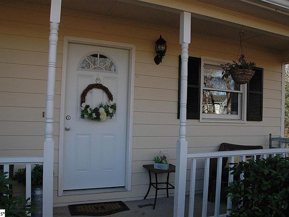 3rd image of 4594 Huntington Dr