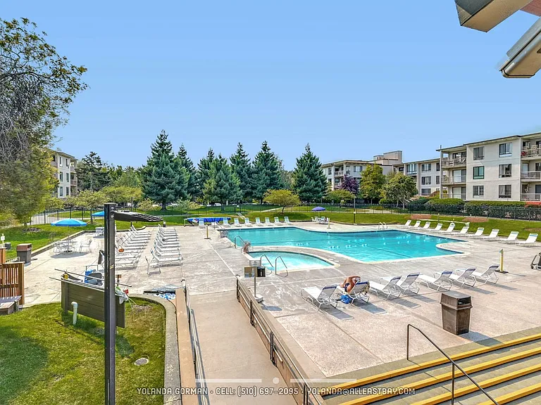 8 Admiral Dr #424 — Photo 20