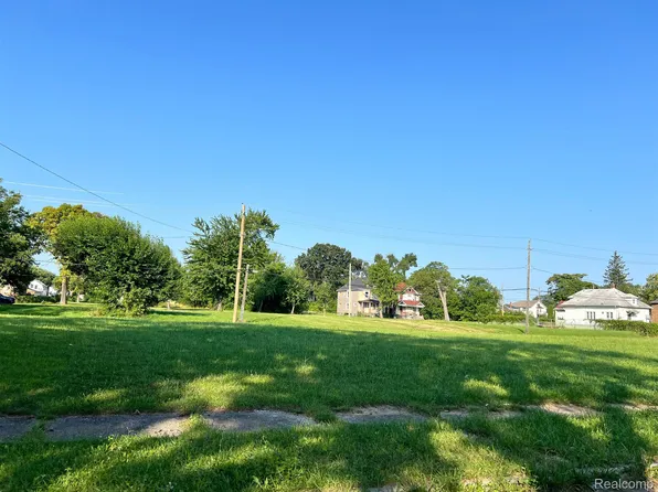 2483 Parker St, Detroit, MI 48214