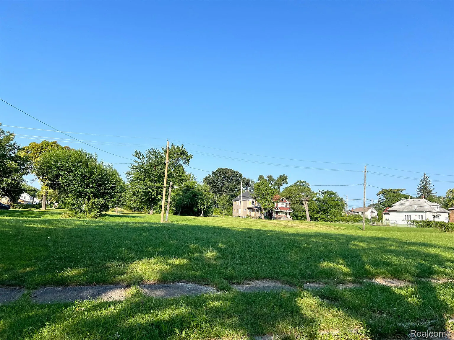 2483 Parker St photo 1