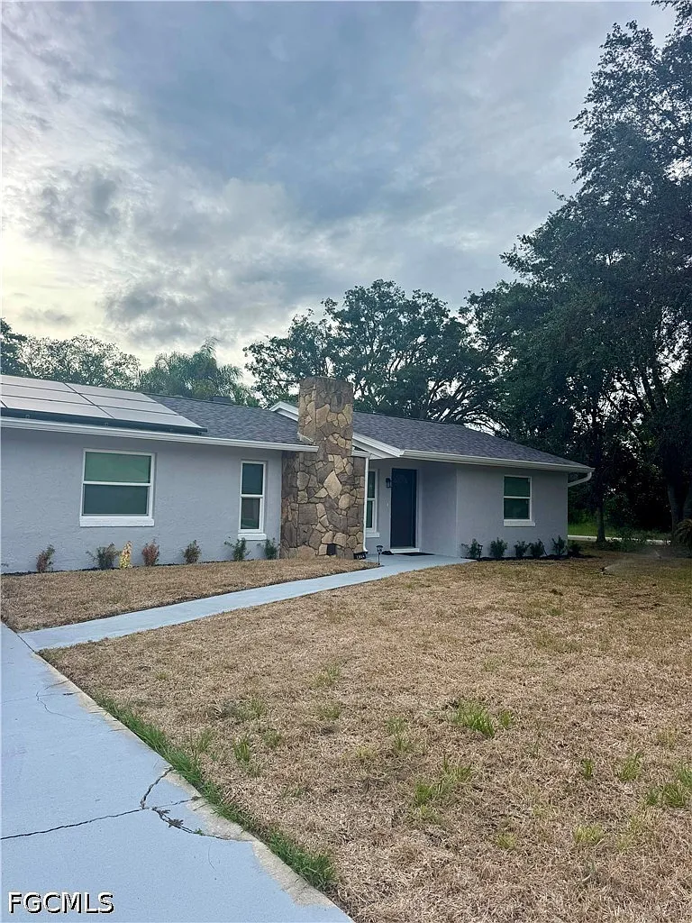 3 bed, 2.0 bath, 1264 sqft, $2,300 — Photo 3