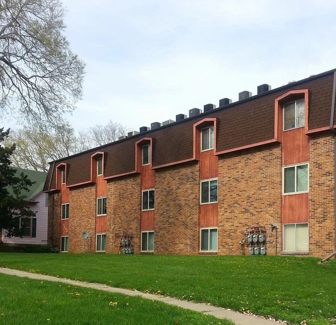2108 N. Cotner Blvd Apartments — Photo 1