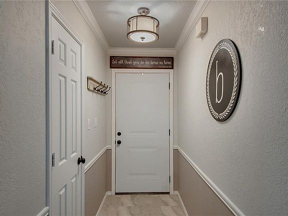4th image of 612 Deer Pond Dr