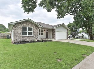 400 N Chicago Ave, Bolivar, MO 65613