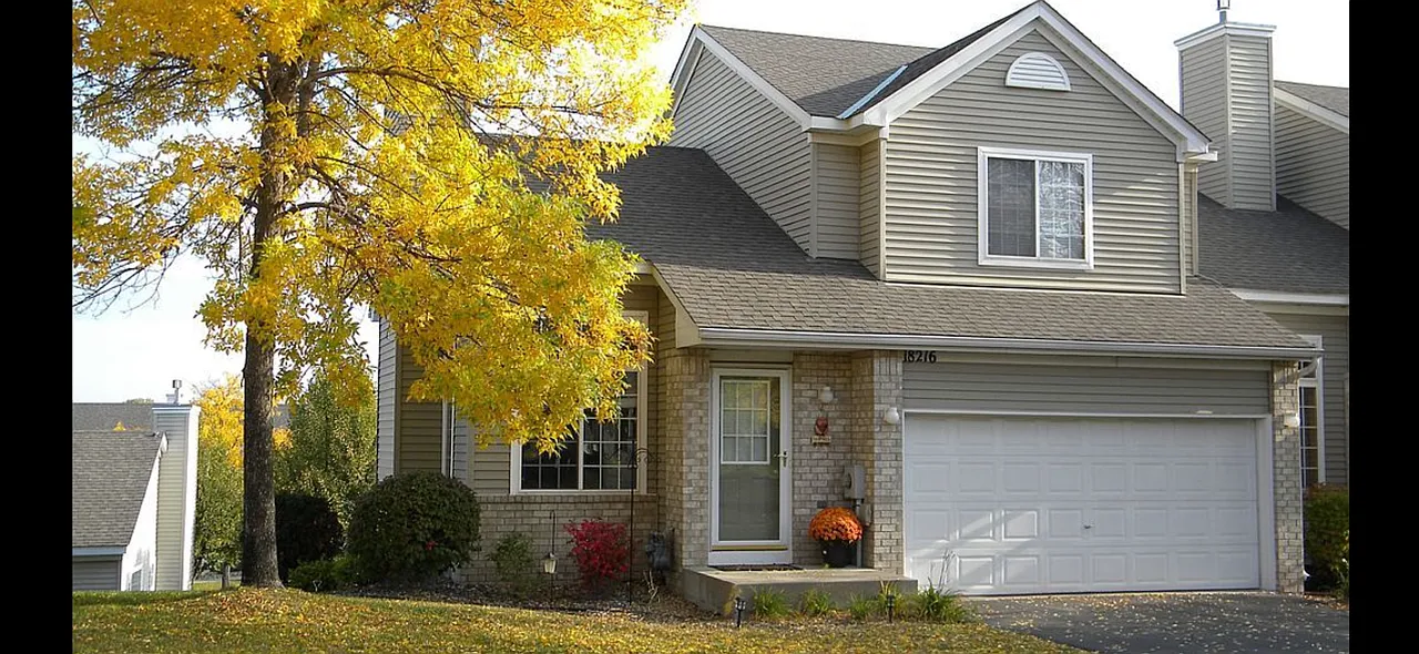 3 bed, 2.5 bath, 2100 sqft, $2,695 — Photo 1