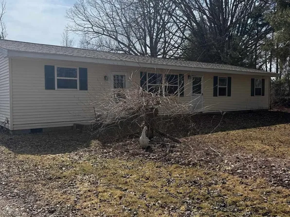 11105 Bryce Rd, Emmett, MI 48022