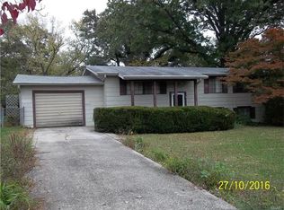 3915 Rio Vista Dr, Godfrey, IL 62035