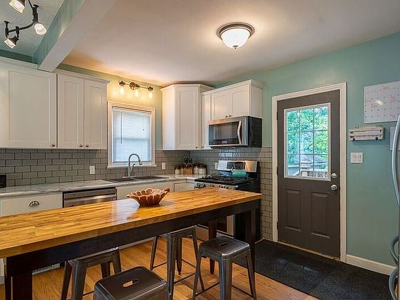 4th image of 2473 31st Street Ct