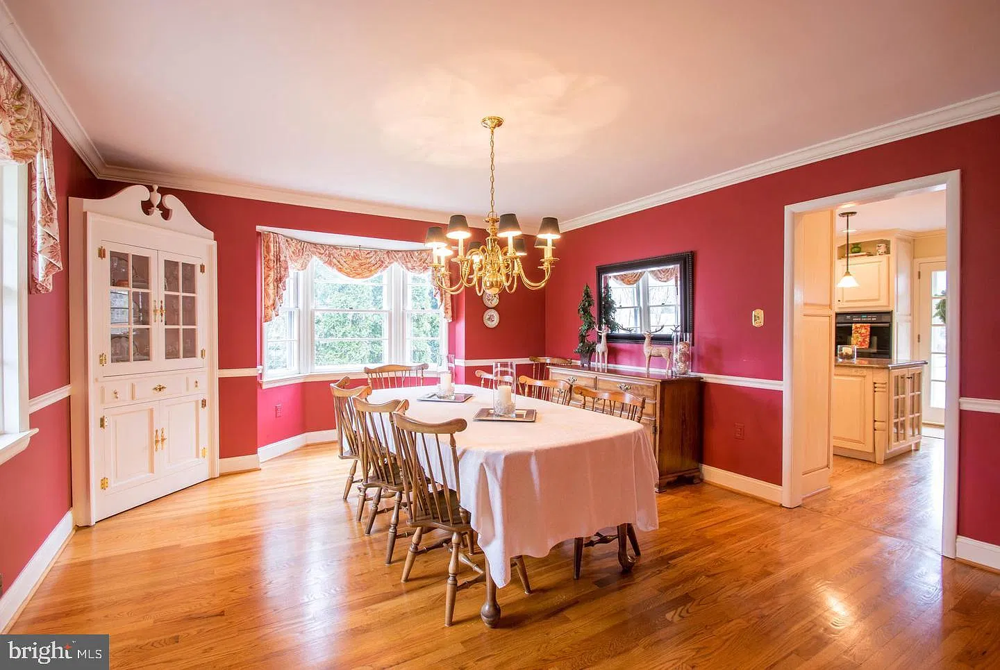 4 bed, 2.5 bath, 3325 sqft, $3,800 — Photo 2