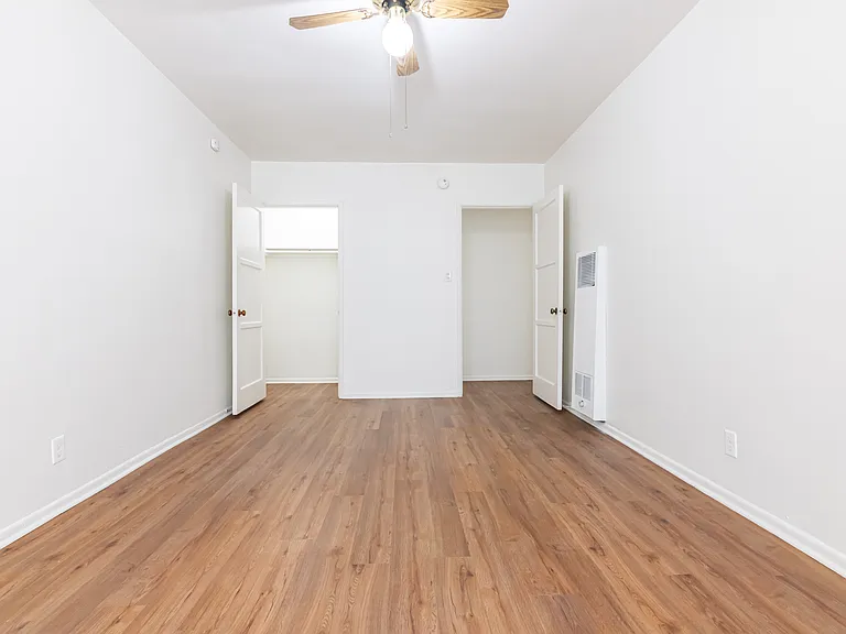 Gayley Manor Apartments — Photo 14