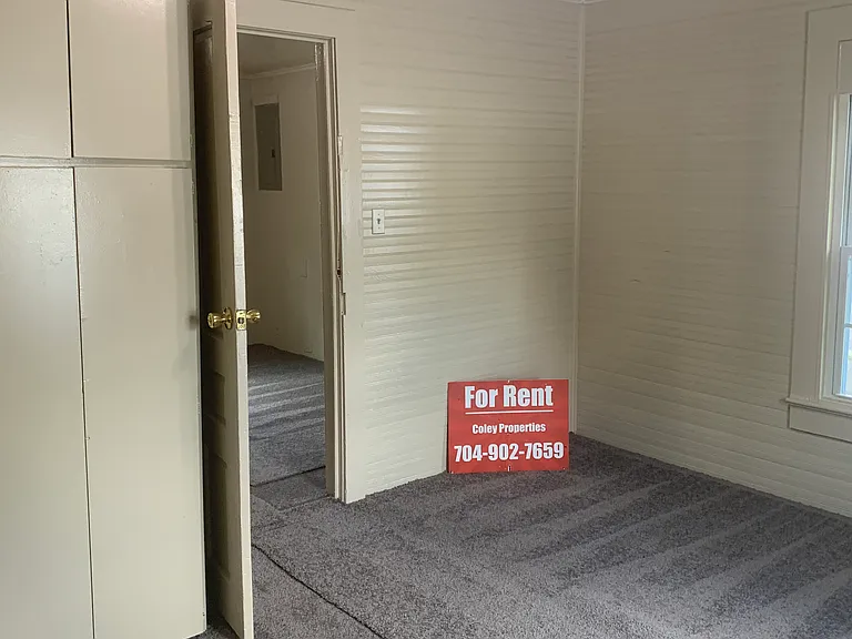 1203 Alexander St — Photo 10