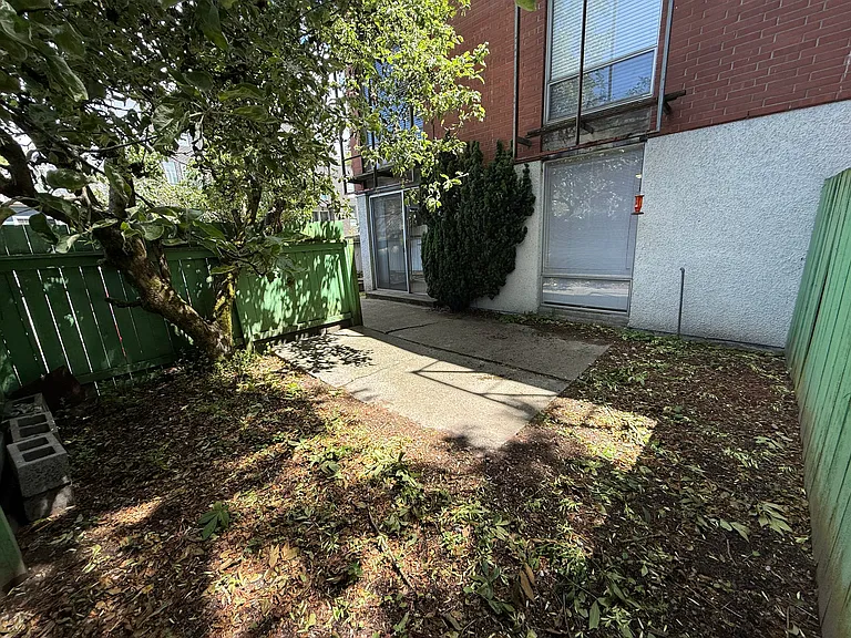 129 11th Ave E #101 — Photo 26